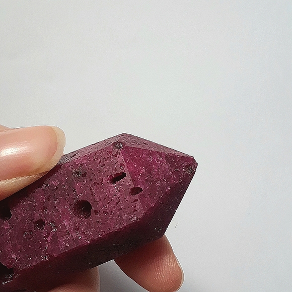 Honeycomb Ruby Tower *chipped tip* - Picture 2 of 6